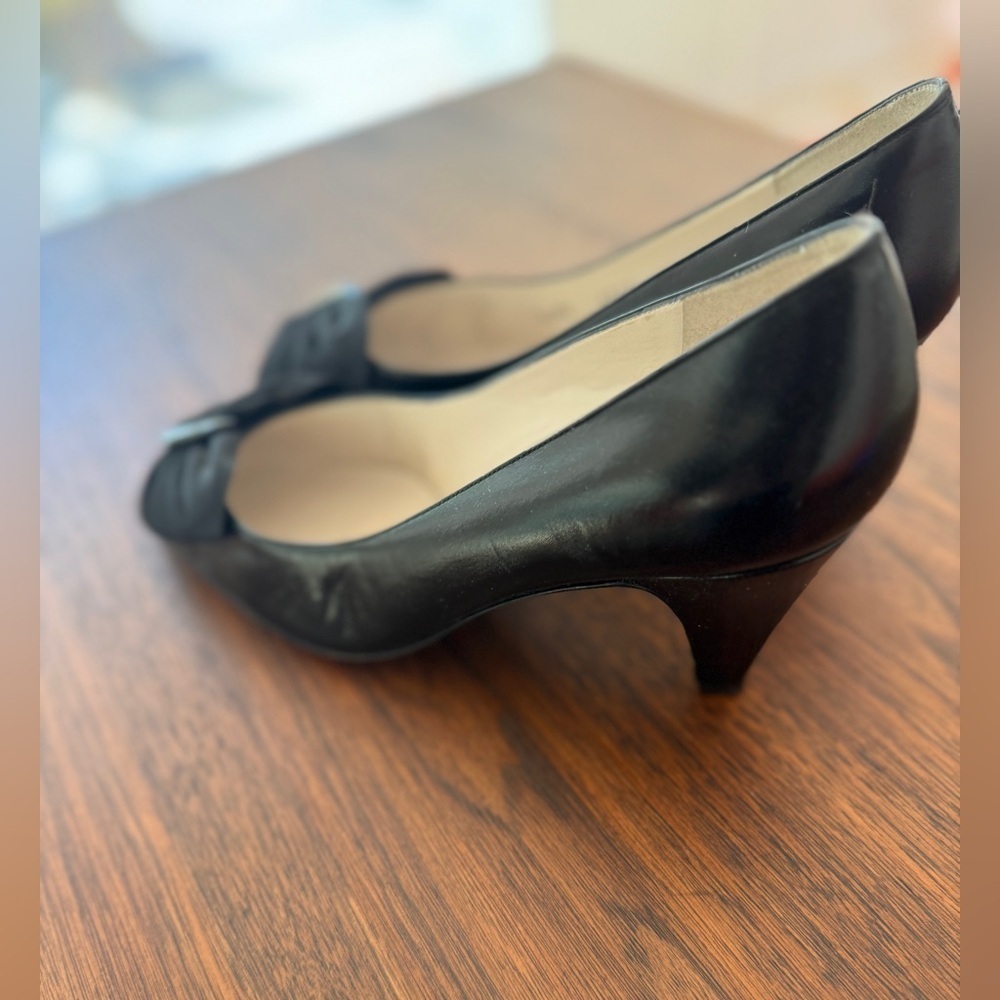 Vintage Bruno Magli Leather Pumps with Bows - Picture 4 of 12